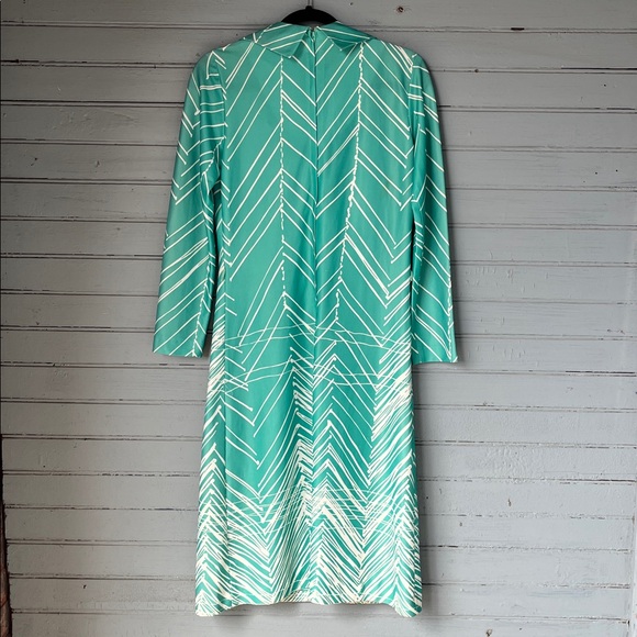 70’s Green Chevron Tie-Neck Dress - Picture 3 of 12
